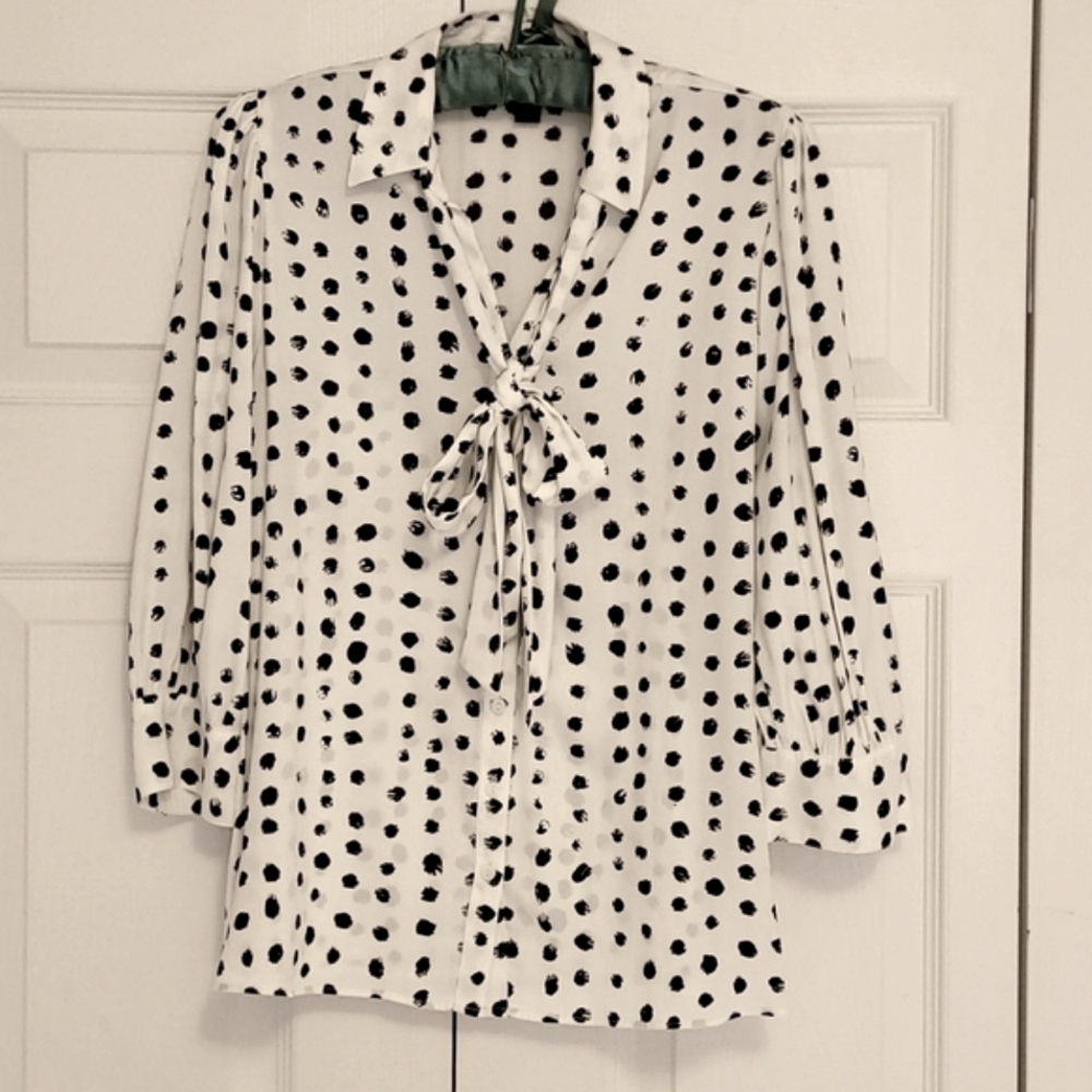 Worthington Collared Button Bow Tie Blouse, Sz PM. Polka dot